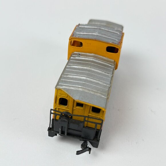 Vintage HO Scale Train Cars Mixed Set With Cabooses Broken Roof Detail - Picture 4 of 11